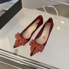 批发<b class='q'>新娘</b>鞋婚鞋秀禾婚纱法式酒红色尖头2023新款浅口高跟单鞋女
