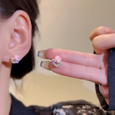 批发实拍S925银针韩国新款小清新粉色花朵耳环女百搭气质锆石珍珠耳钉