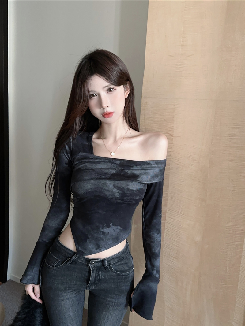 봄 프랑스식 달콤한 매운맛 타이트 쇼트 스타일 슬림해 보이는 불규칙 오프숄더 홀치기 염색 맨위 기본 셔츠 실사 정가