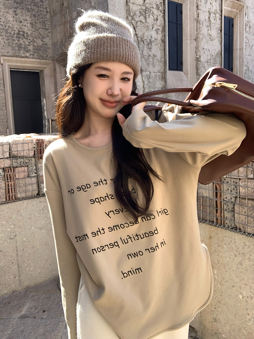 Real shot of soft and waxy white German velvet bottoming shirt with letters long-sleeved T-shirt for women mid-length inner top