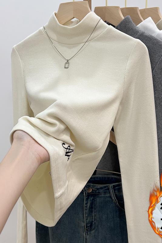 Real shot of American retro half-turtle collar long-sleeved bottoming shirt for women in autumn and winter, slim-fitting and stylish inner embroidered T-shirt