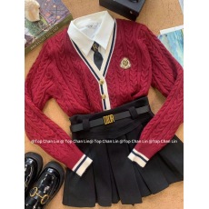 批发TOP韩版学院风设计感V领<b class='q'>毛衣</b>女秋冬新款小众针织开衫小个子外套
