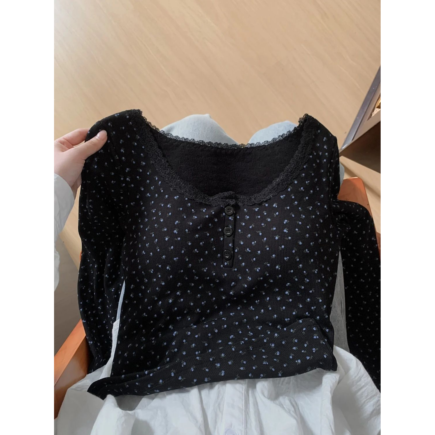 DeRong floral bottoming shirt with breast pads for women autumn and winter new style high-end slim fit top trendy