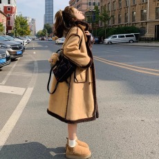 批发咖色美拉德皮毛一体大衣女中长款2024冬季新款韩版复古羊羔毛外套