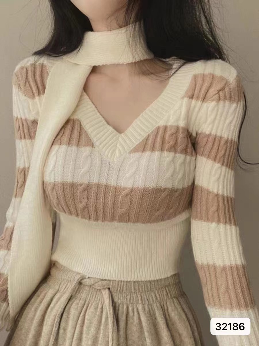 2023秋冬新款韓版設計感V領圍脖條紋麻花針織長袖上衣女