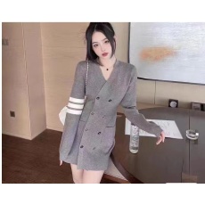 批发小个子v领修身毛衣打底包臀短裙子秋冬长袖收腰小香风针织<b class='q'>连衣裙</b>