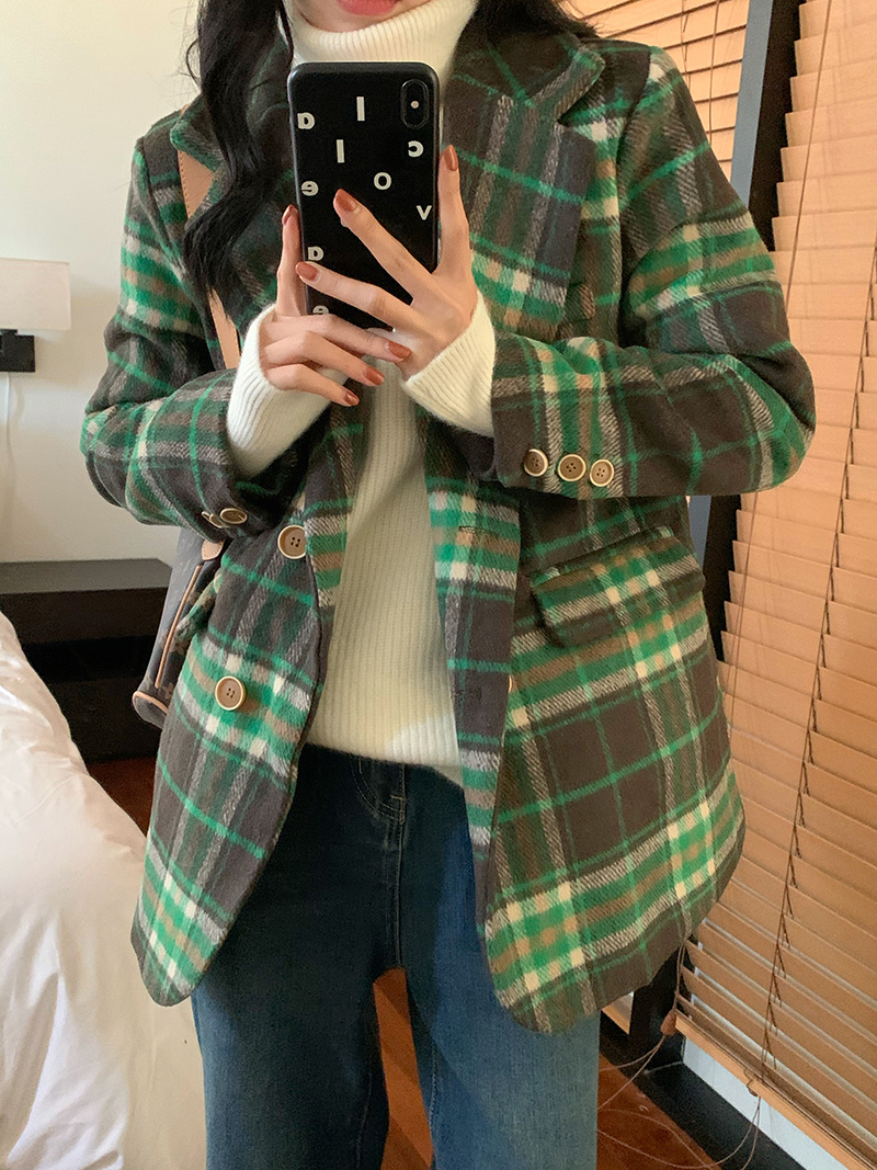 Real shot of three standard Christmas atmosphere plaid suit collar thickened suit jacket