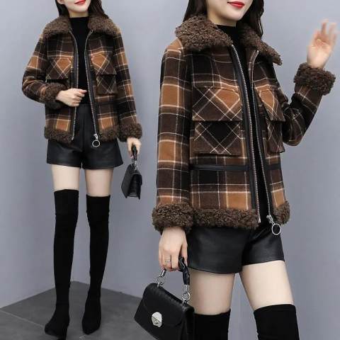 New women's winter lamb wool spliced ​​woolen short coat women's plaid short coat thickened