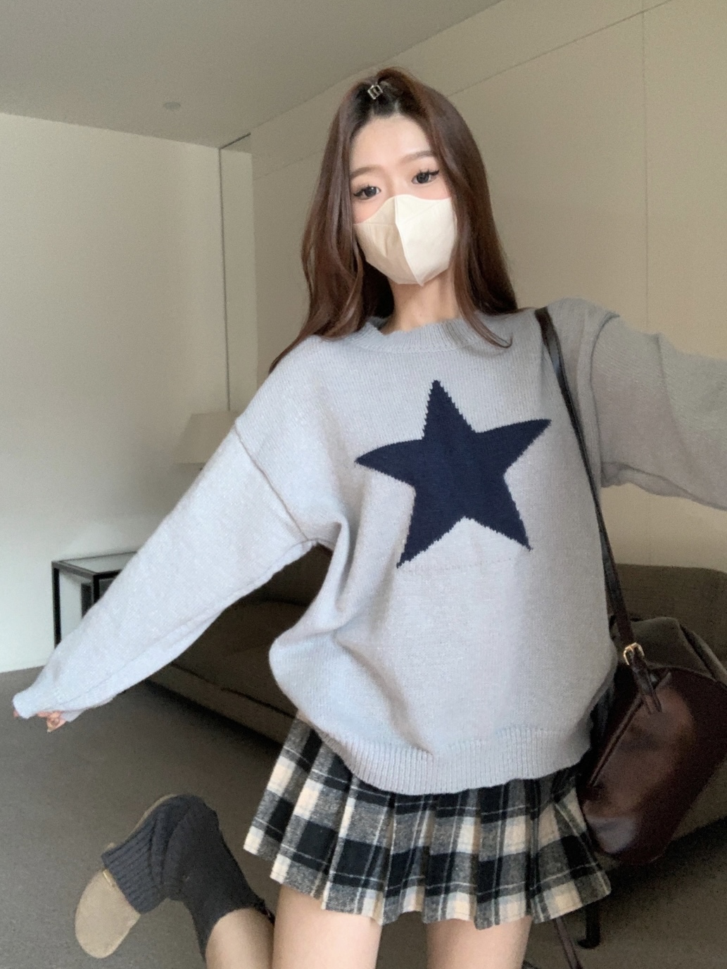 Actual shot of the new Korean style star lazy loose versatile pullover casual college style sweater