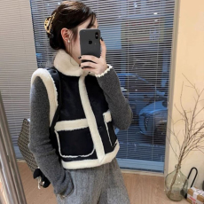 批发黑色羊羔毛皮毛一体坎肩马甲背心女<b class='q'>秋</b>冬季羊羔绒外穿外搭短款外套