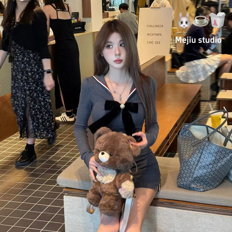 Korean girl's hot girl's dress is slim and slim, hip-hugging skirt, long-sleeved skirt with pure lust design in college