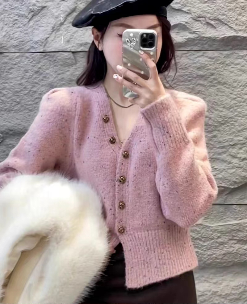 Xiaoxiangfeng long-sleeved wool sweater for women in autumn and winter new style irregular ink dot design fashionable V-neck short top