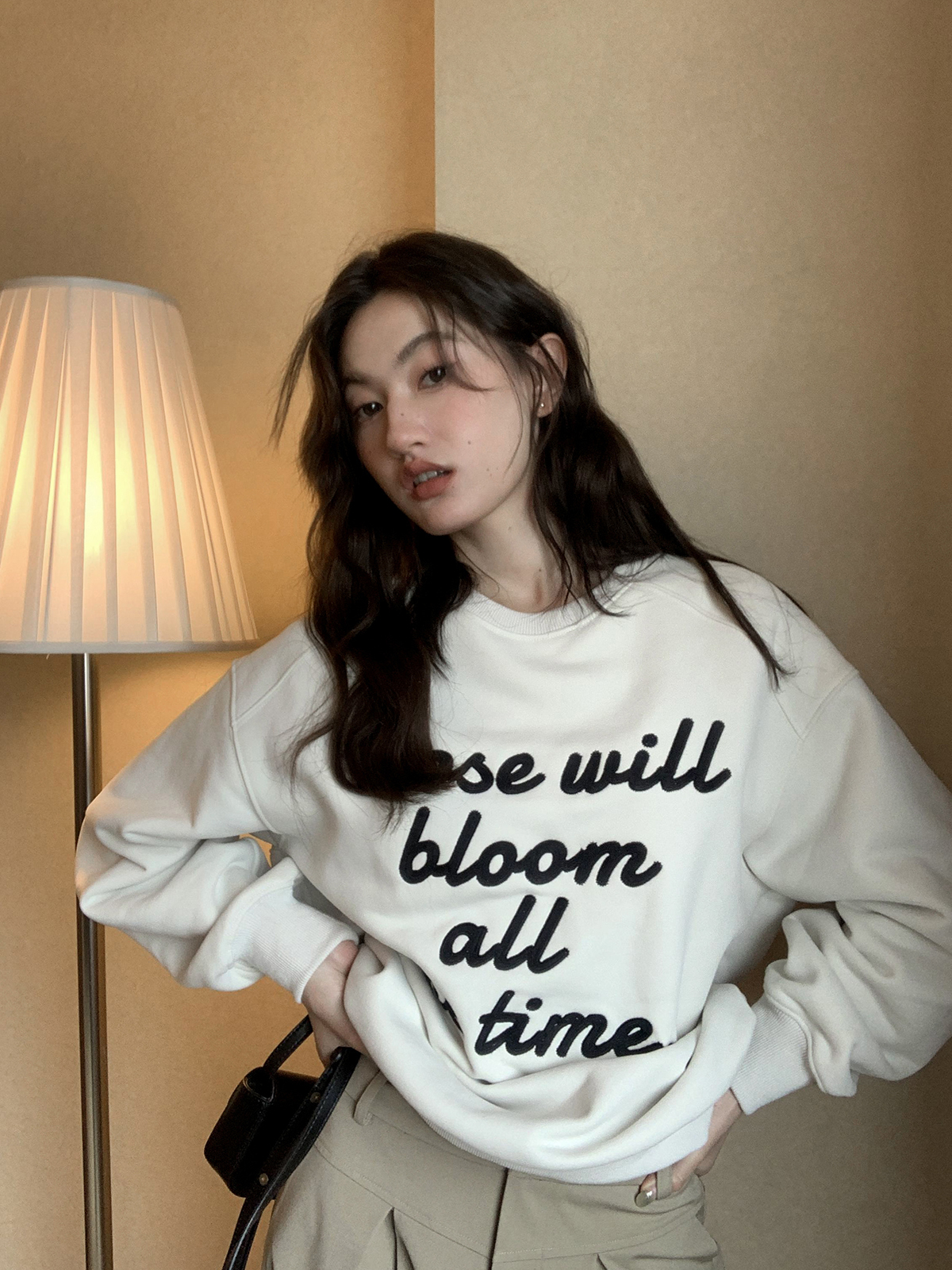 Official picture American retro lazy style autumn and winter velvet thickened letter print sweatshirt women's loose round neck pullover top