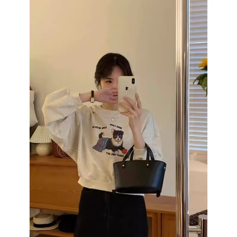 Official picture of gray puppy print round neck velvet sweatshirt for women autumn and winter  new style right shoulder short top