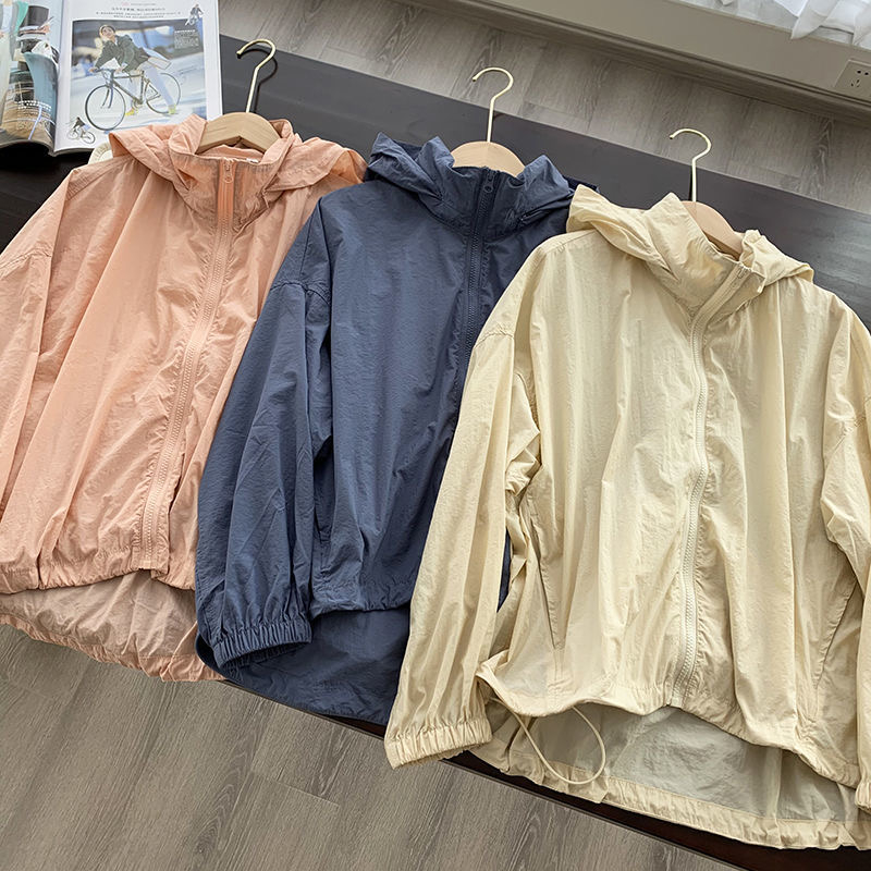 New high-end women's clothing launches anti-wrinkle, lightweight, breathable hooded sun protection jacket for men and women, couple clothing