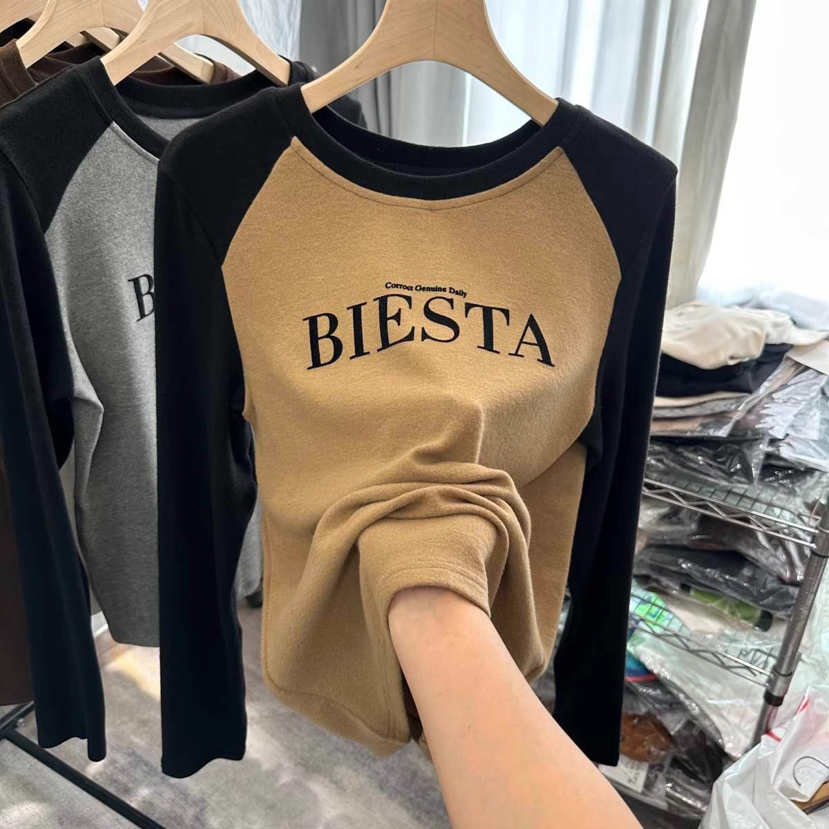 Original Tmall quality contrasting raglan print plus velvet thickened long-sleeved T-shirt for women
