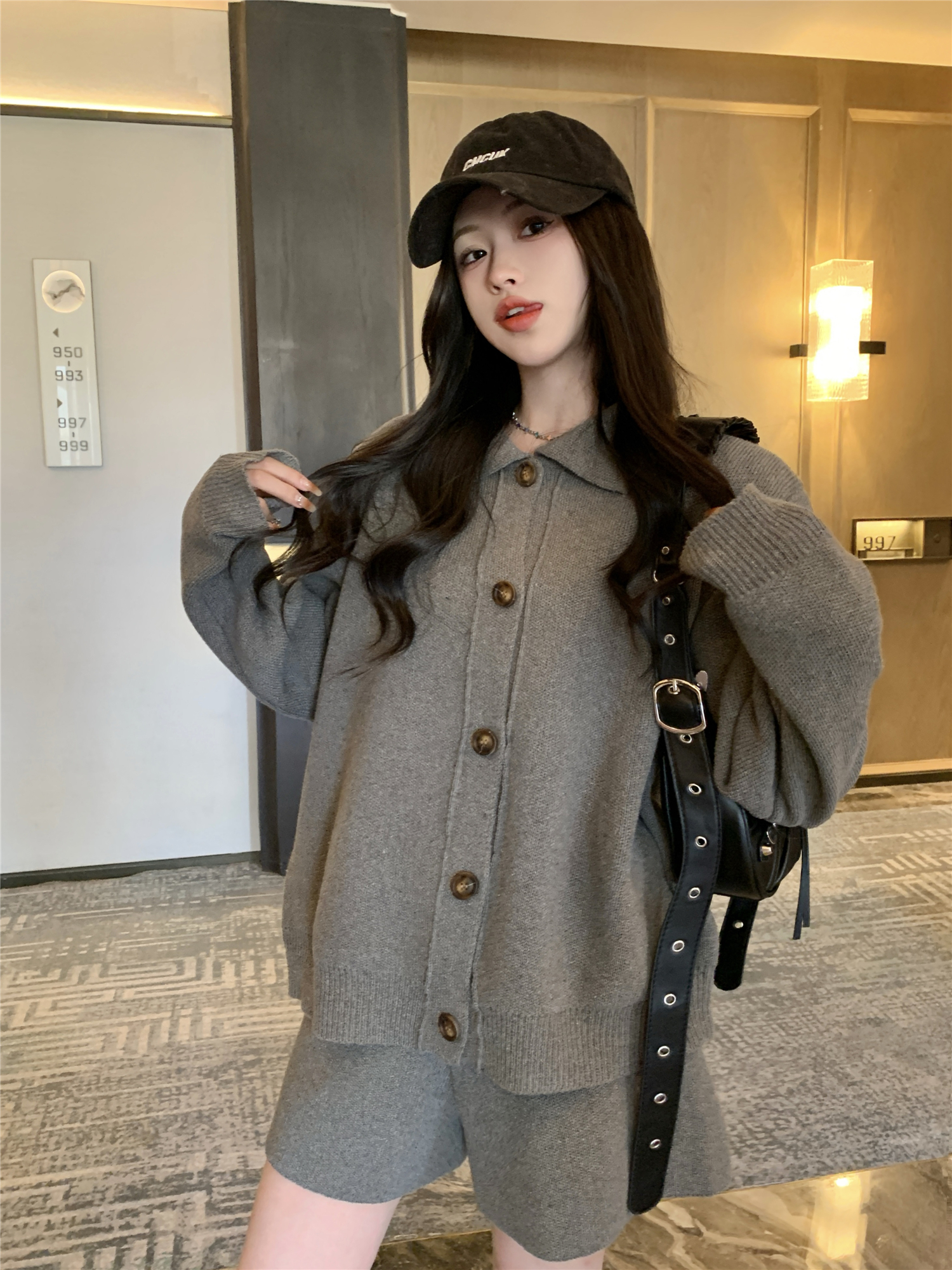 Real shot ~ late autumn cloister polo sweater thick cardigan jacket + knitted wide-leg shorts suit