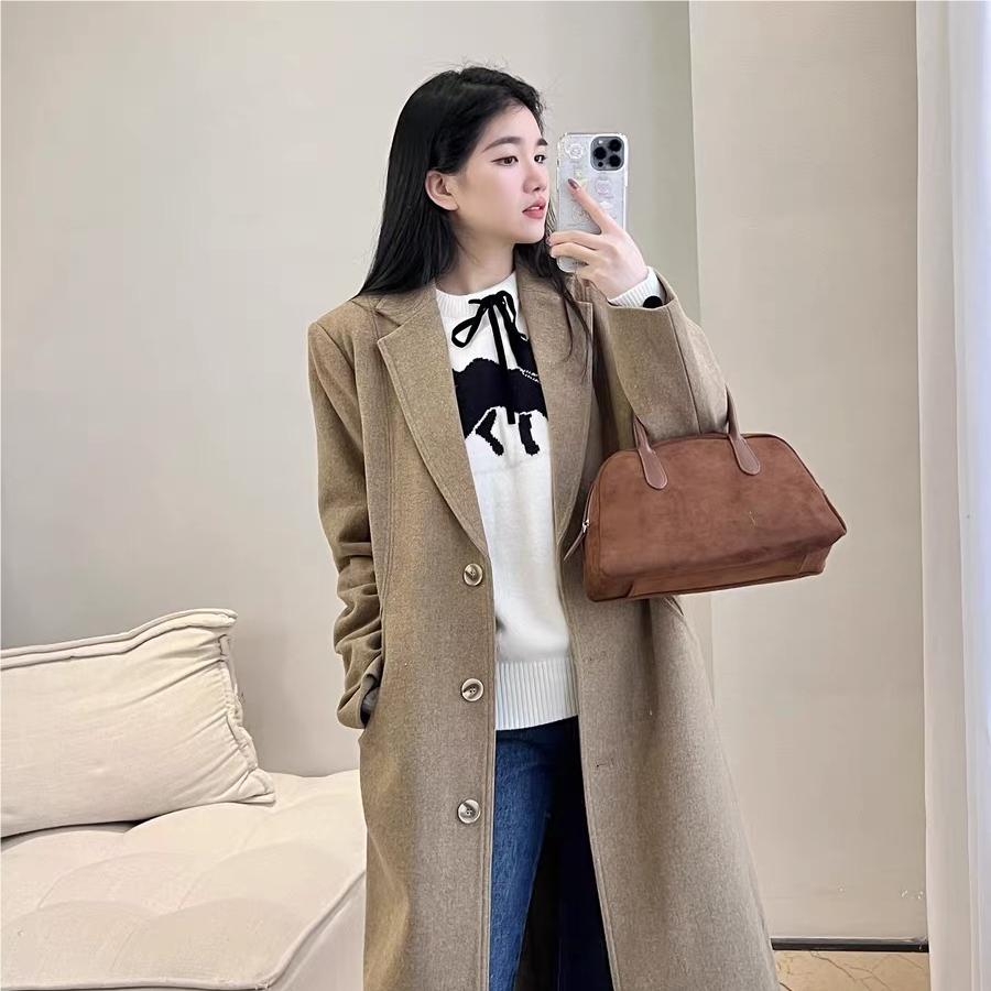 2024 Early Autumn New Retro Kitten Strap Niche Design Loose Soft Waxy Sweater Women's Lazy Style Knitted Sweater