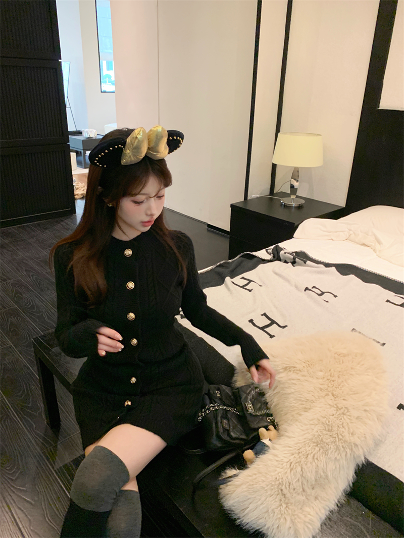 Actual shots ~ hot girls’ inner wear rules for autumn and winter. New diamond knitted bottoming sweater dress with slimming temperament.