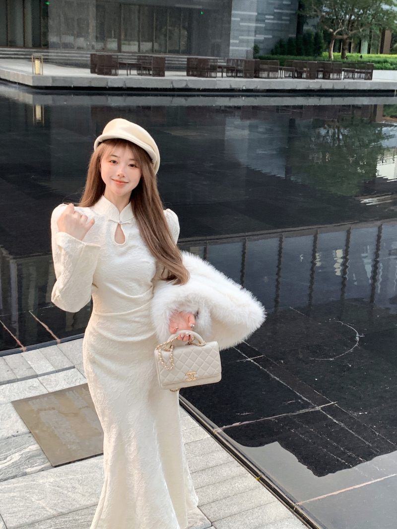 Real shot of stand-up collar fishtail new Chinese cheongsam dress for women in autumn and winter new style super beautiful and elegant long skirt