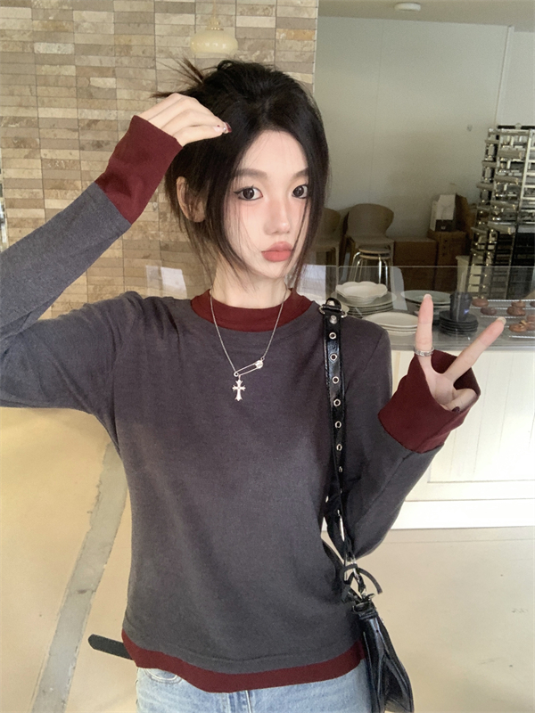 Real shot of color-blocked brushed bottoming shirt with new design and layering to look slimming, long-sleeved T-shirt, trendy tops for women