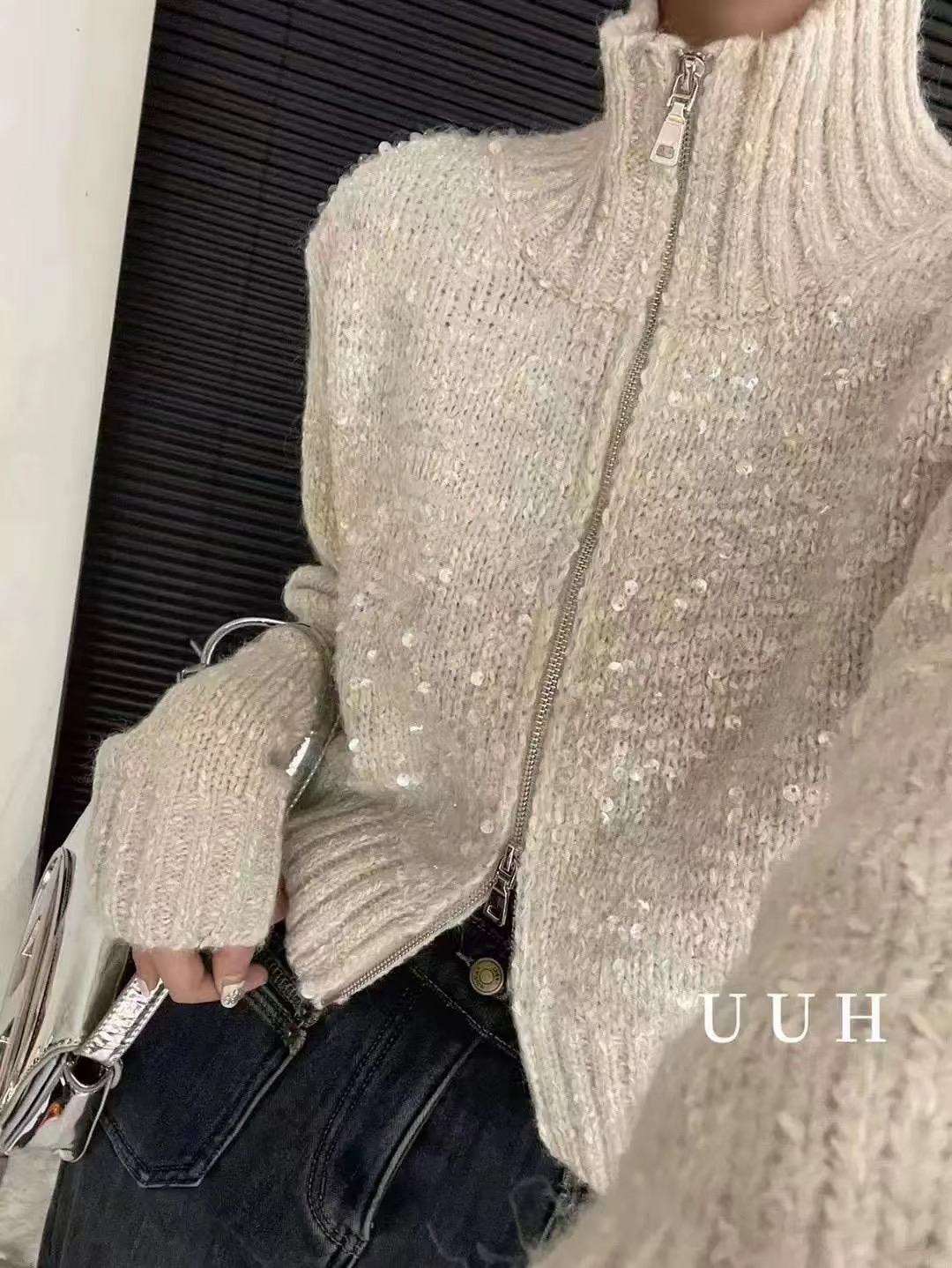 High collar sequin thickened knitted cardigan women's new autumn and winter high-end zipper sweater design top jacket