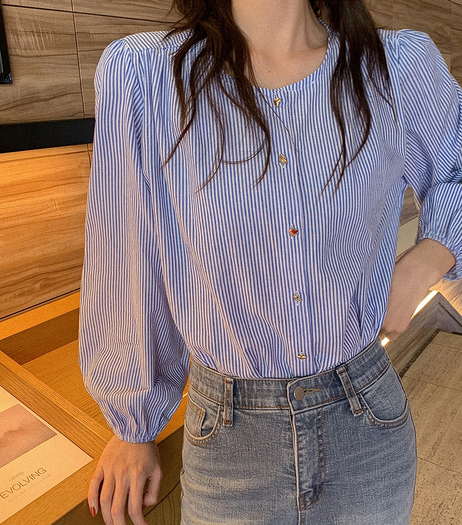 韓國春季東大門新款設計感條紋小眾別致愛心紐扣圓領長袖襯衫女