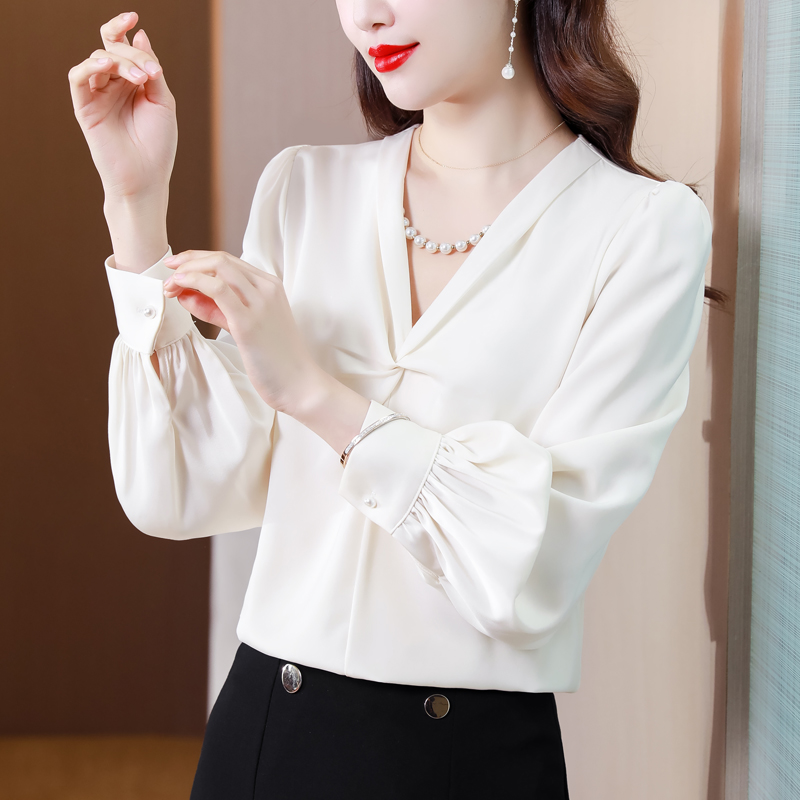 실사 2026 가을 새로운 긴팔 V넥 루즈핏 슬림해 보이는 실크 단색 패션 장식 고급 여성 셔츠
