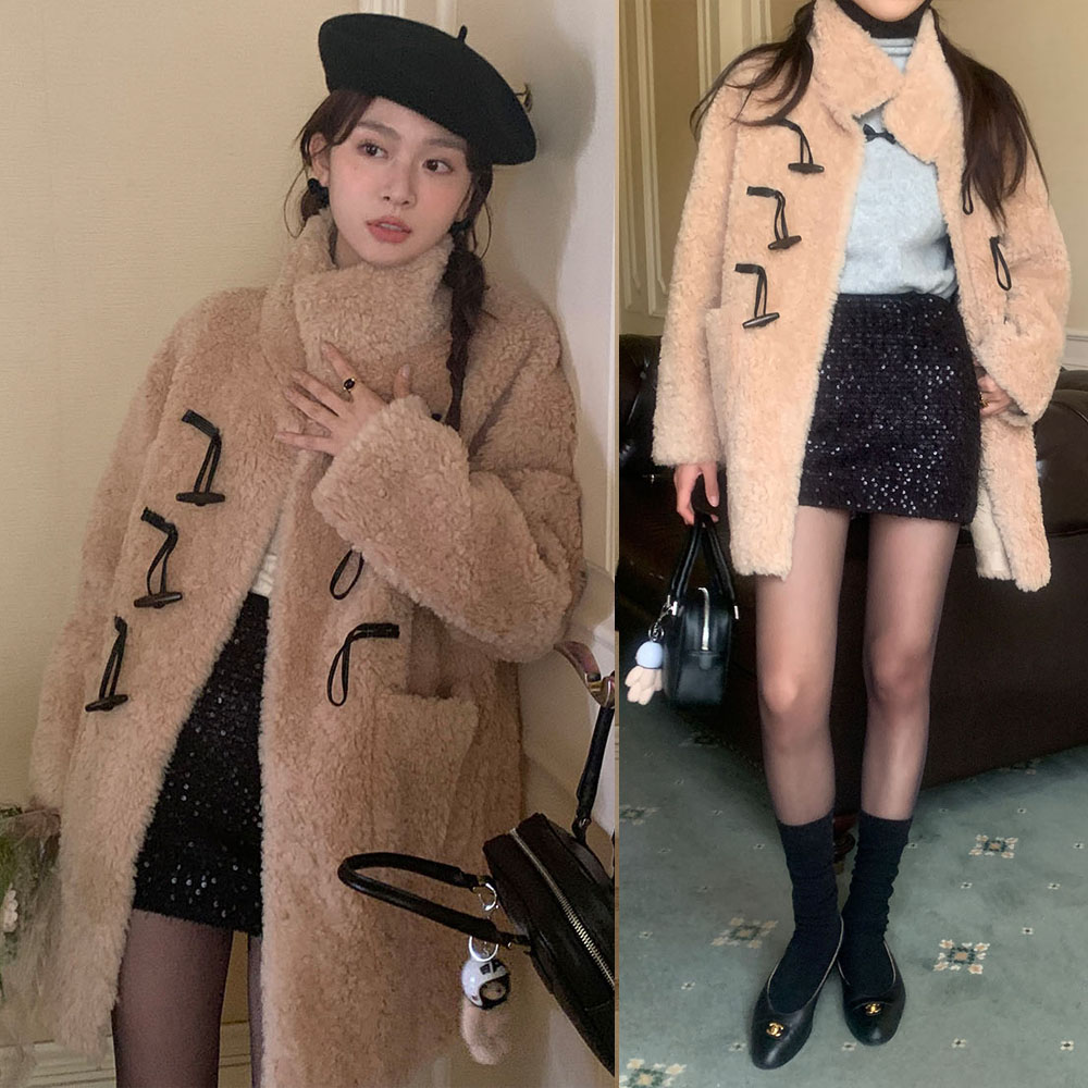 Actual shot of retro small stand-up collar lambswool horn button large pocket mid-length thick warm coat jacket