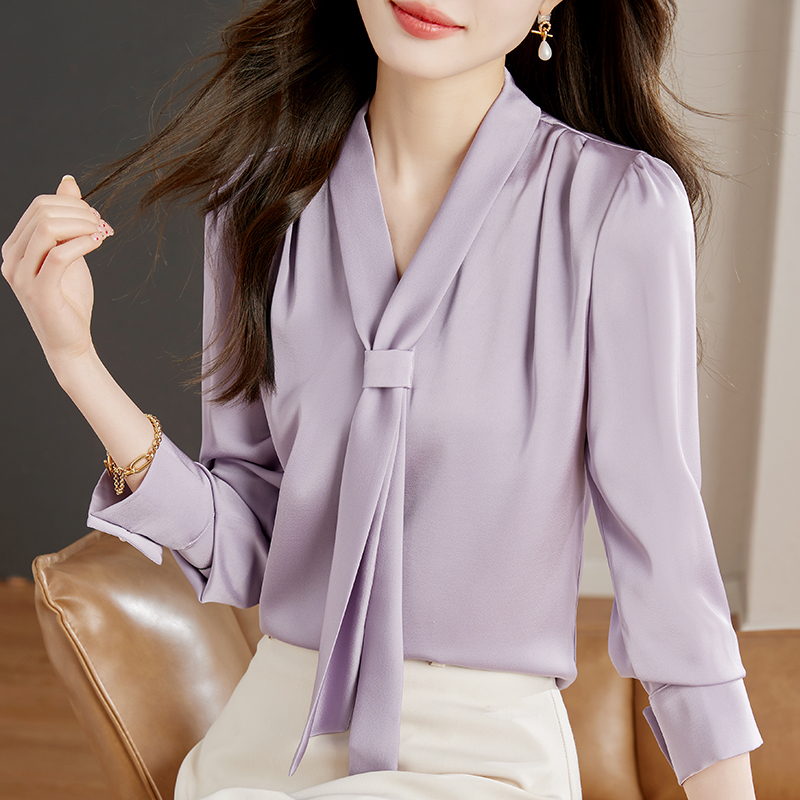 2026 가을 의상 새로운 V넥 리본 여성 셔츠 디자인 센스 작은 대중 경력 고급 센스 출퇴근 맨위