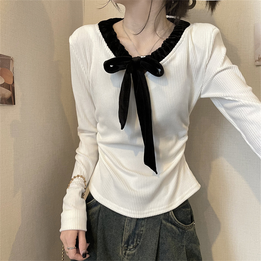 Real shot of contrasting color lace-up bow knitted sweater for women in winter, beautiful and slim-fitting bottoming shirt top