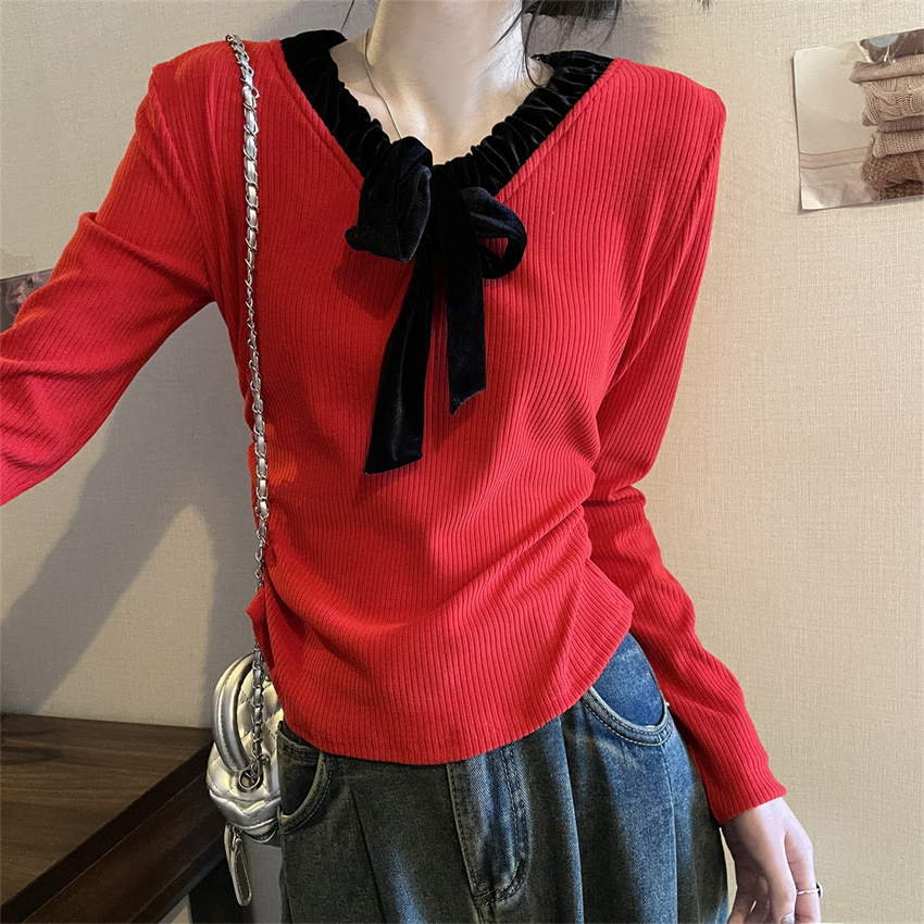 Real shot of contrasting color lace-up bow knitted sweater for women in winter, beautiful and slim-fitting bottoming shirt top