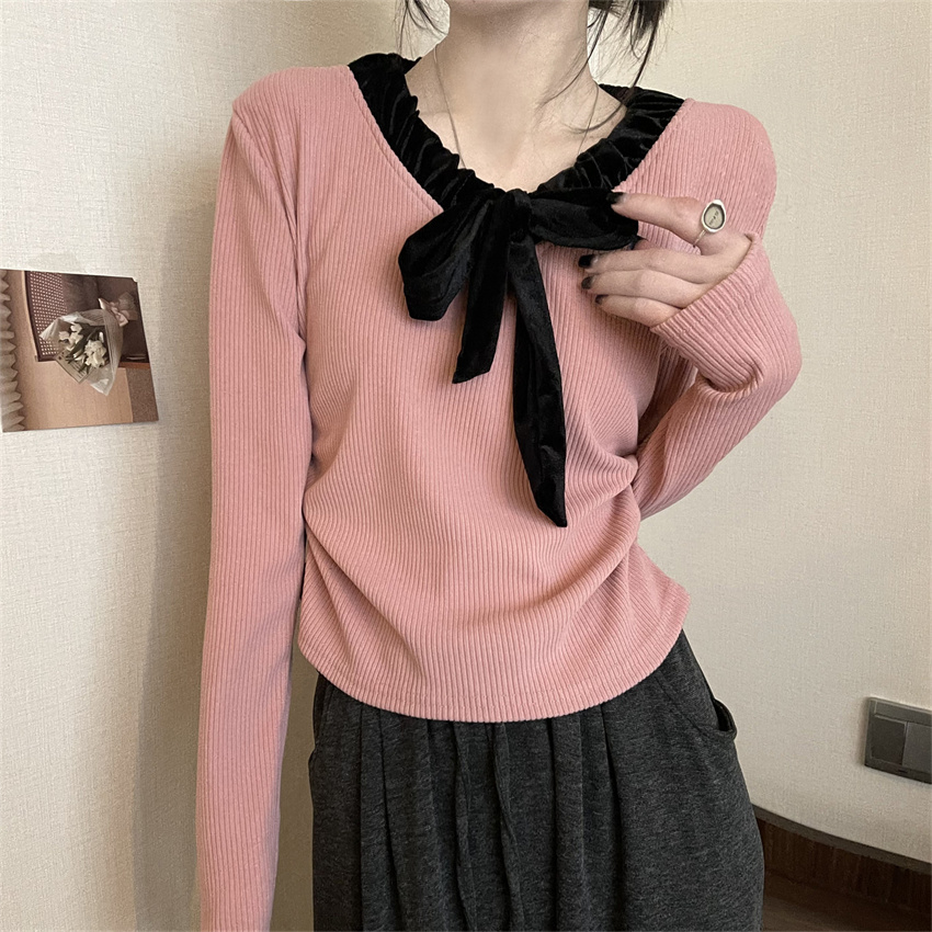 Real shot of contrasting color lace-up bow knitted sweater for women in winter, beautiful and slim-fitting bottoming shirt top