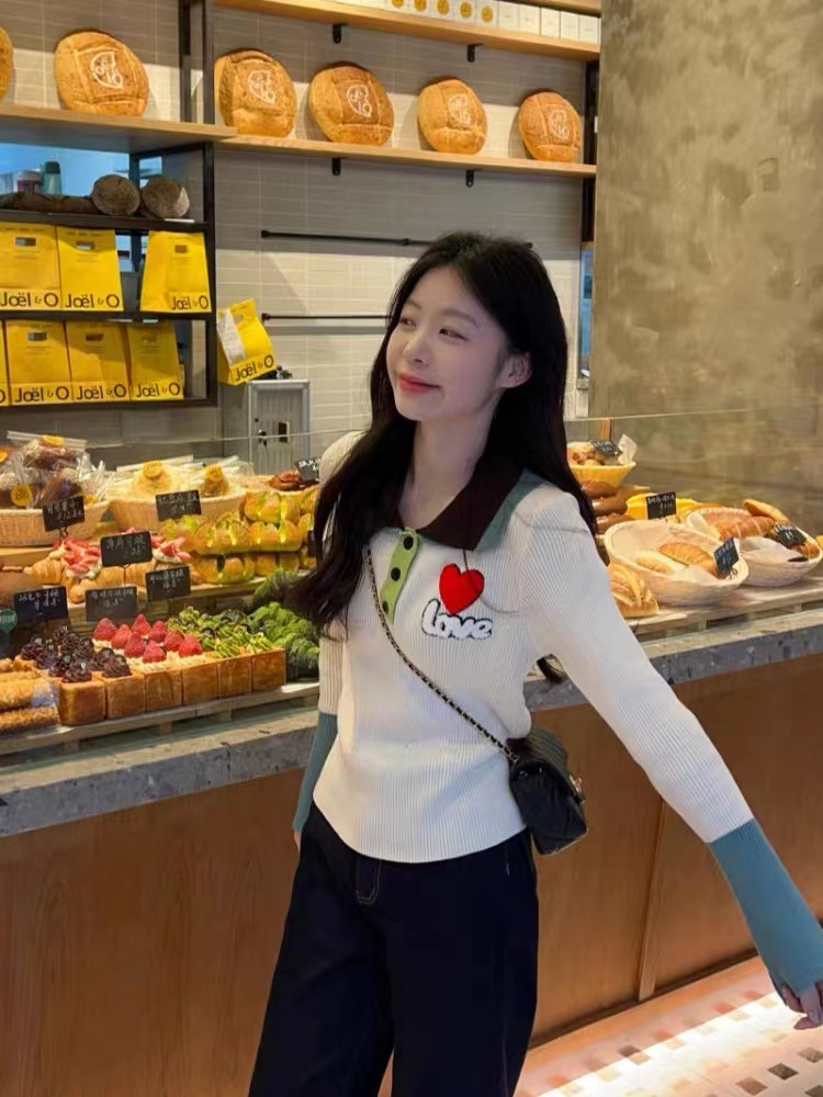 秋冬季2023年新款女裝設計感杏色毛衣修身長袖針織打底衫外穿上衣