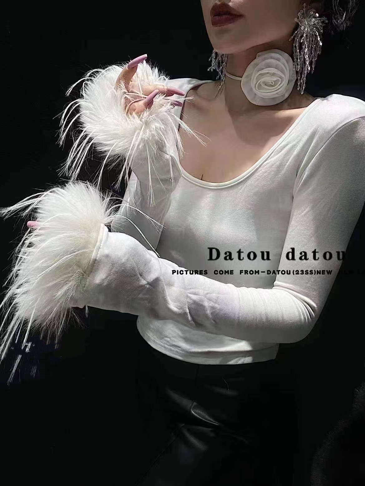 TUMAO genuine 2024 early spring new style temperament high-end sexy hot girl feather stitching bottoming shirt tops for women
