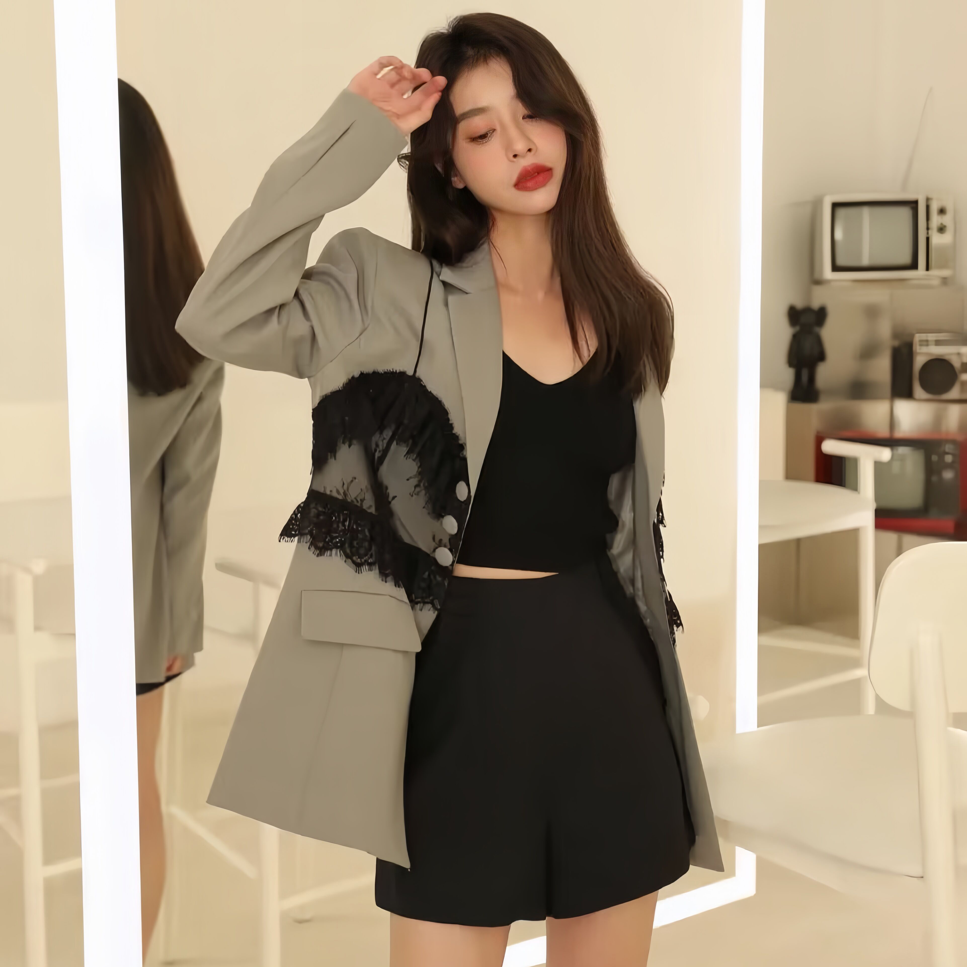Design sense of spring and autumn temperament fashionable lace splicing fake two-piece jacket 2024 high-end single-breasted suit jacket