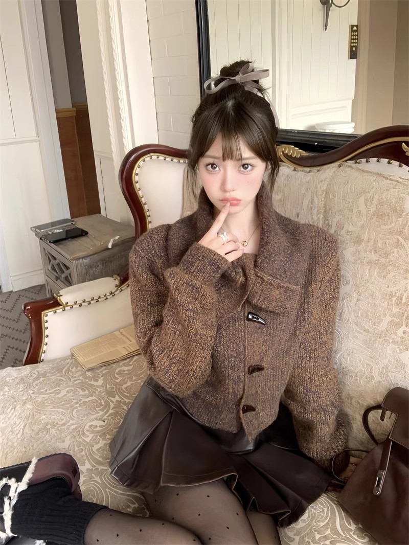kumikumi大翻領牛角扣毛衣開衫女2023冬季小眾寬鬆針織衫短款上衣