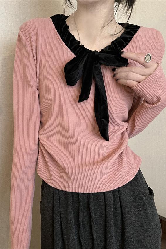 Real shot of contrasting color lace-up bow knitted sweater for women in winter, beautiful and slim-fitting bottoming shirt top