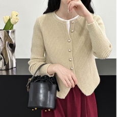 批发温柔风圆领毛衣开衫女2026春新款小众设计感下摆显瘦短款针织外套