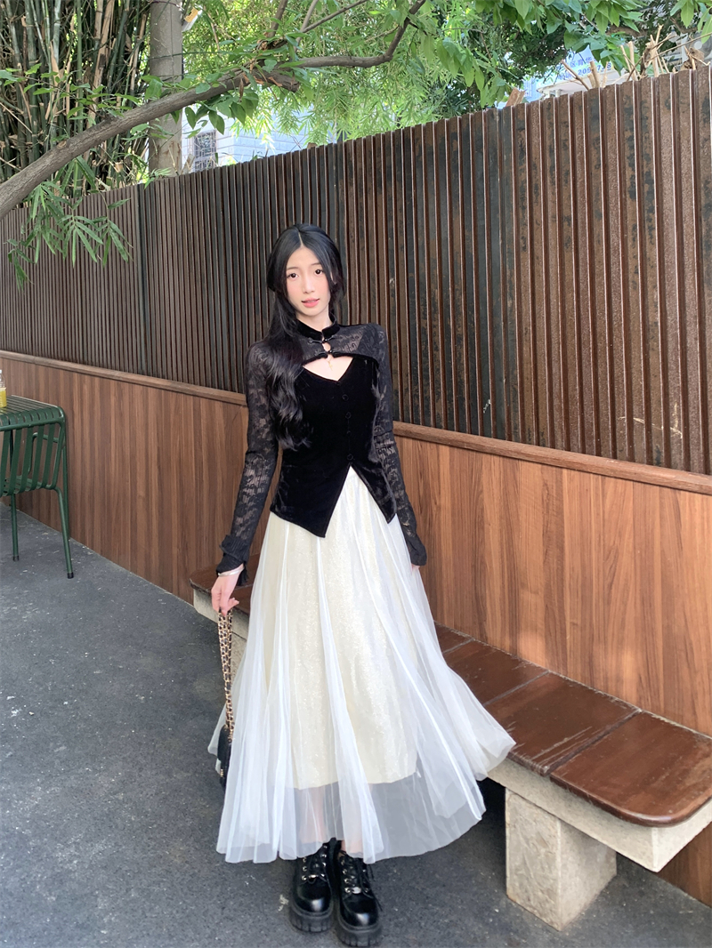 Real shot ~ Retro lace splicing slim bottoming velvet top + high waist shiny pleated fairy long gauze skirt