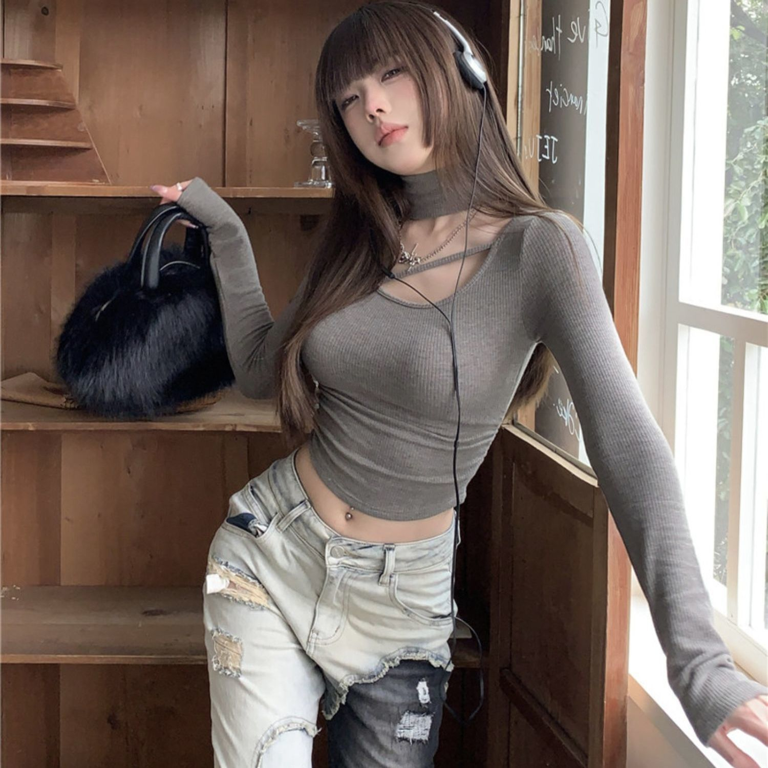 Gray turtleneck hollow long-sleeved sweater for women in spring and autumn hot girl slim short bottoming shirt design niche top