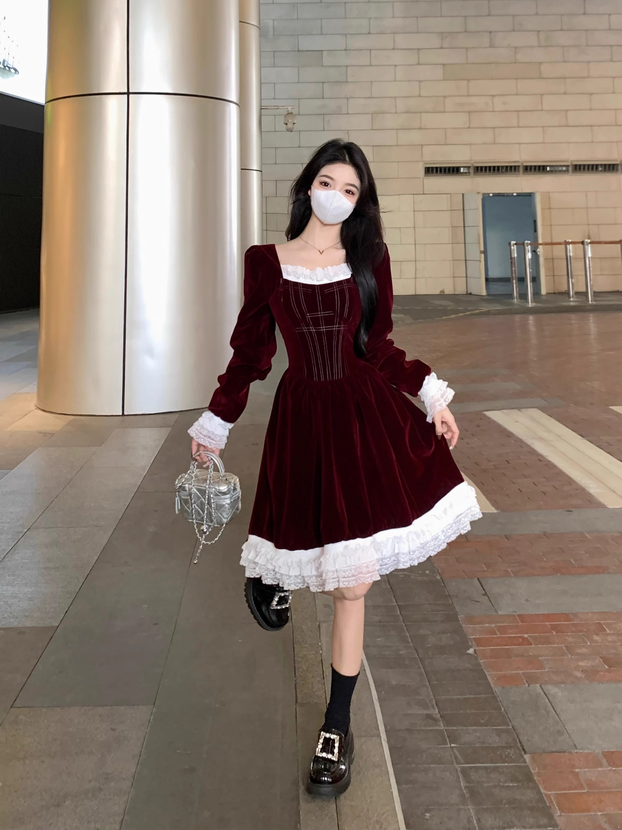 2024新款蕾絲蓬蓬公主裙高級感絲絨連衣裙女秋冬甜美風泡泡袖短裙
