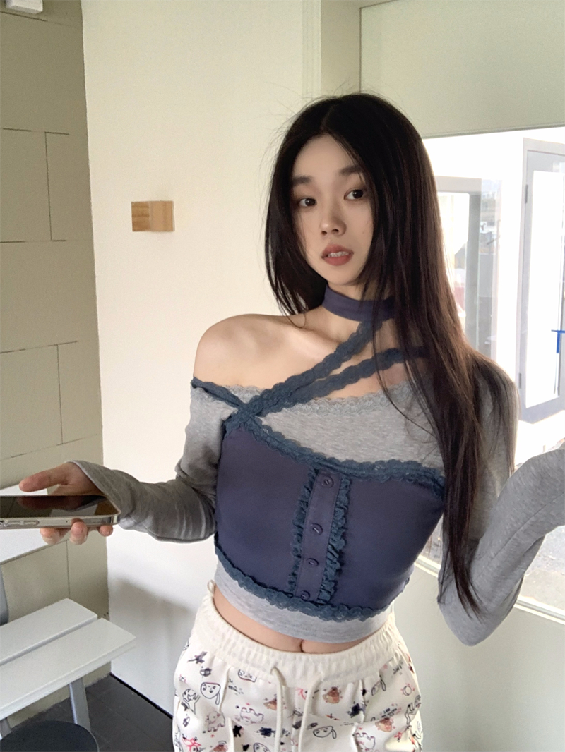Real shot of pure lust sexy hottie halterneck T-shirt lace splicing long-sleeved slim inner layering top
