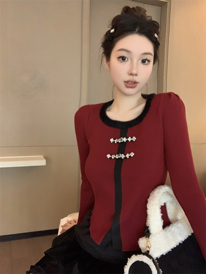 Actual shot of contrasting color square neck long-sleeved sweater, new style French fashion temperament, age-reducing and versatile slim-fitting top