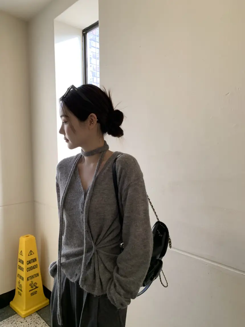 프렌치 스타일 V넥 니트 블라우스 상세 이미지 5