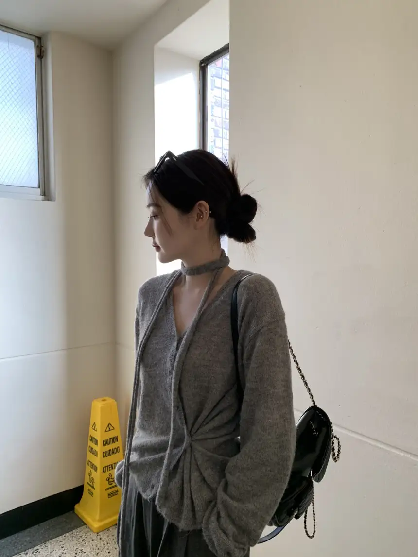 프렌치 스타일 V넥 니트 블라우스 상세 이미지 6