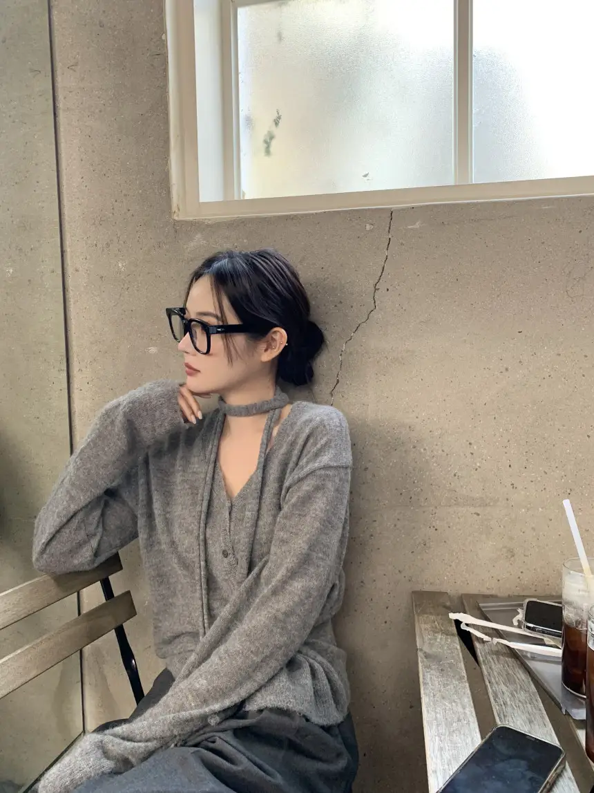 프렌치 스타일 V넥 니트 블라우스 상세 이미지 9