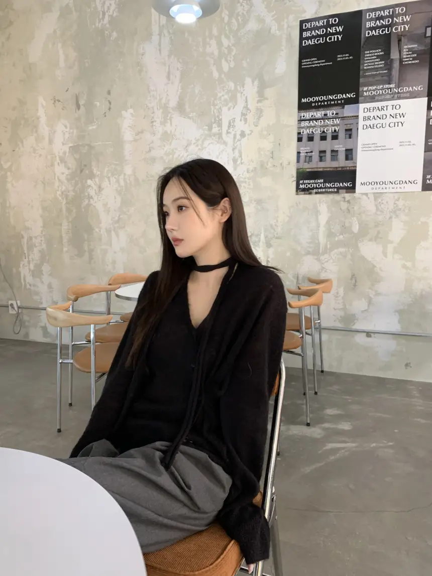 프렌치 스타일 V넥 니트 블라우스 상세 이미지 15