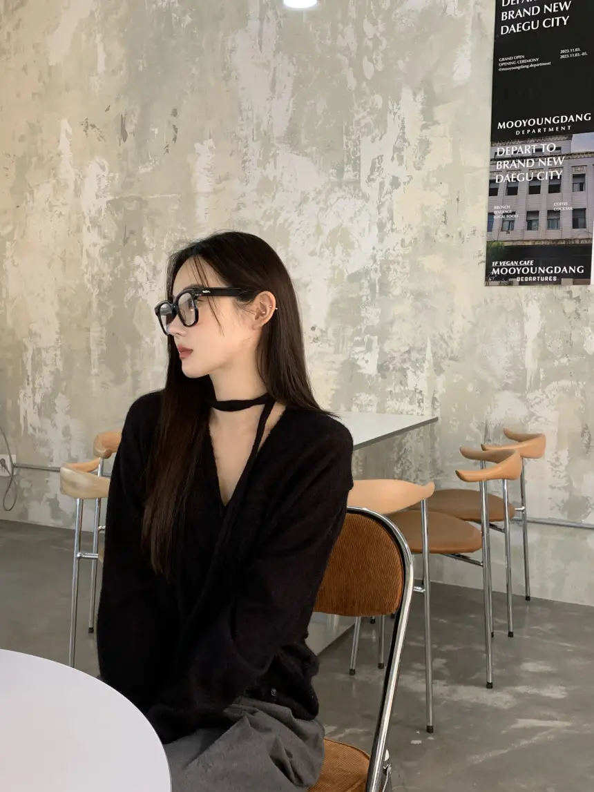 프렌치 스타일 V넥 니트 블라우스 상세 이미지 23