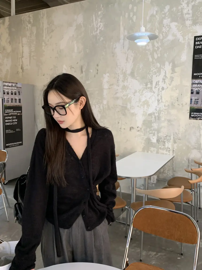 프렌치 스타일 V넥 니트 블라우스 상세 이미지 29